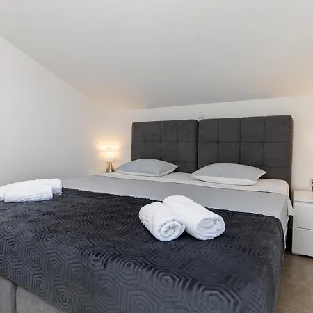 Apartment Gulin *